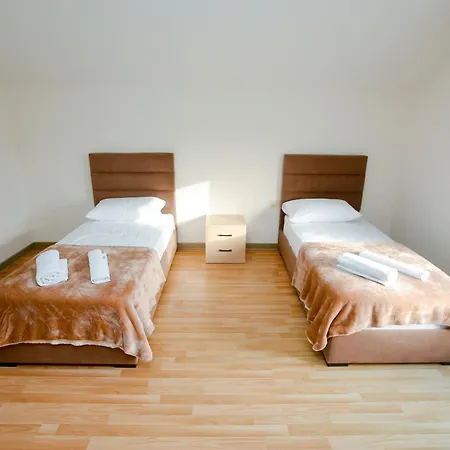 Urban Escape שקודר