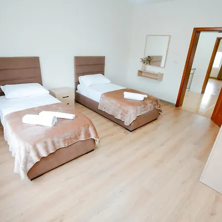 Urban Escape בית הארחה